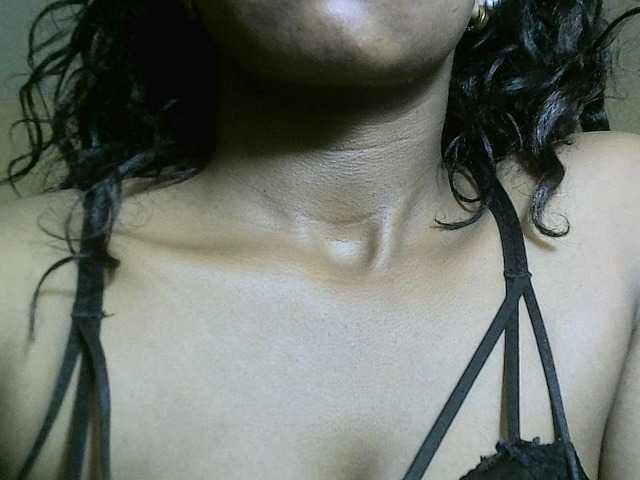 Avrilhunt live cam on BongaCams