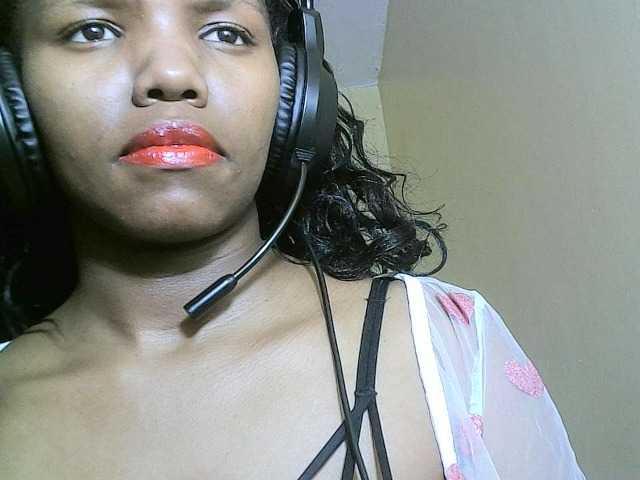 Avrilhunt live cam on BongaCams
