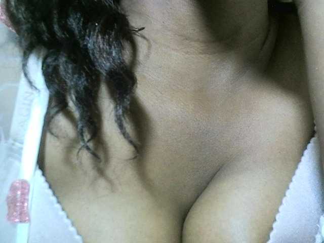 Avrilhunt live cam on BongaCams