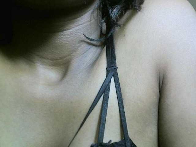 Avrilhunt live cam on BongaCams