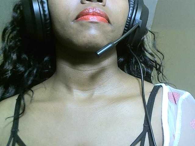 Avrilhunt live cam on BongaCams