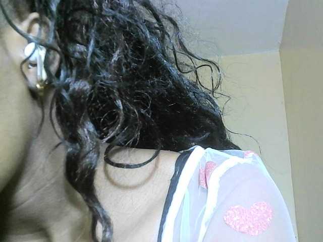 Avrilhunt live cam on BongaCams