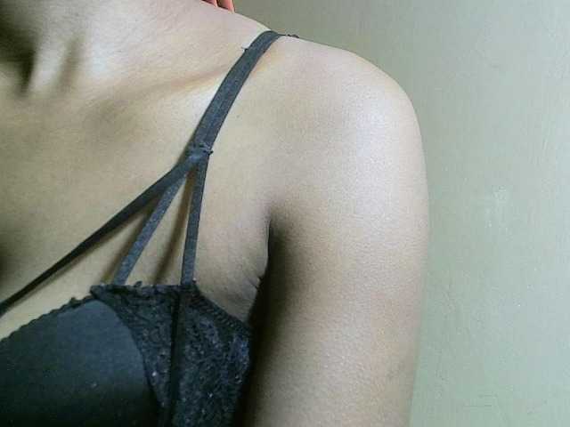 Avrilhunt live cam on BongaCams