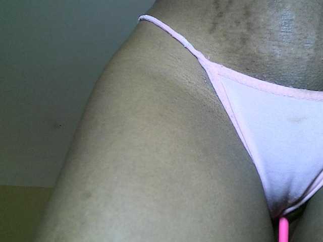 Avrilhunt live cam on BongaCams