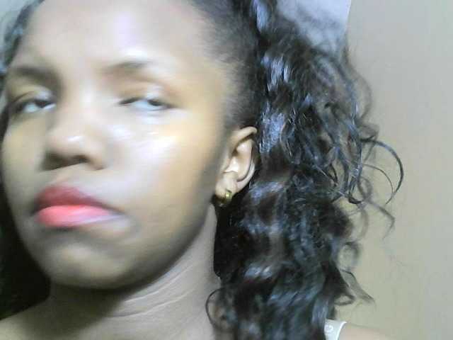 Avrilhunt live cam on BongaCams