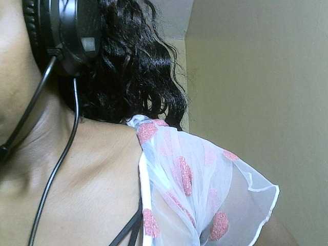 Avrilhunt live cam on BongaCams