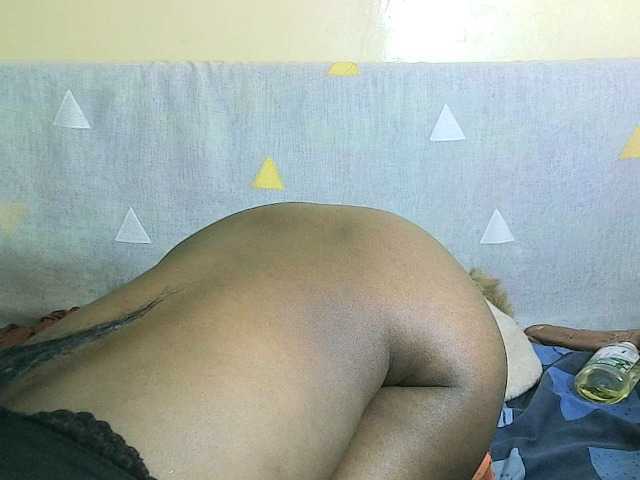 Avrilhunt live cam on BongaCams