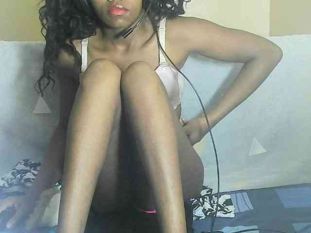 Avrilhunt Live Webcam on BongaCams