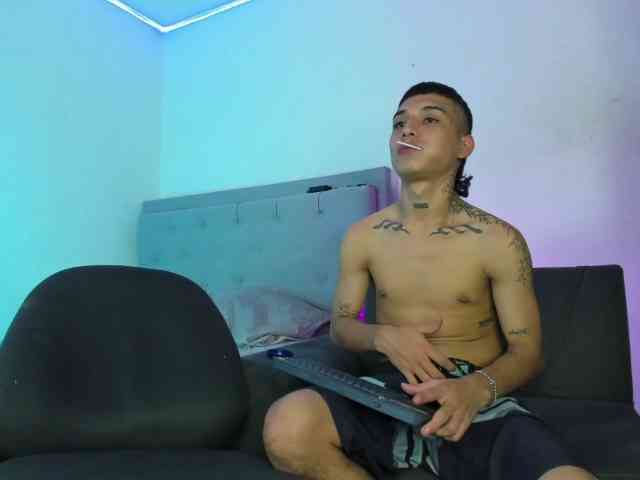 Dit model is nu live. duohotboy