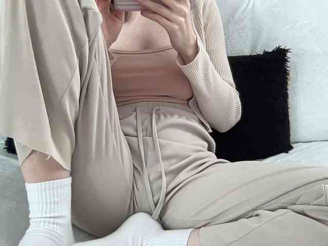 BestyBoobs webcam