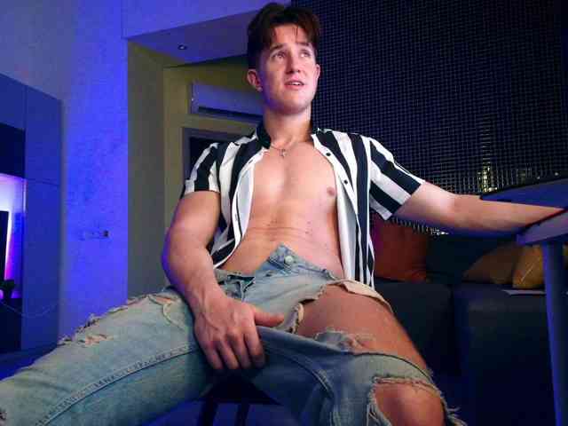 JustChrisHere Live Webcam on BongaCams
