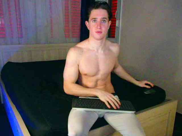 JustChrisHere Sex Cam Show