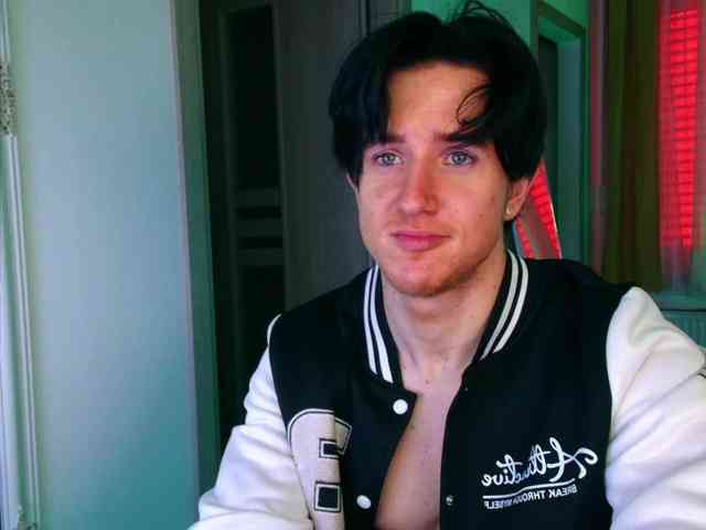 JustChrisHere JustChrisHere