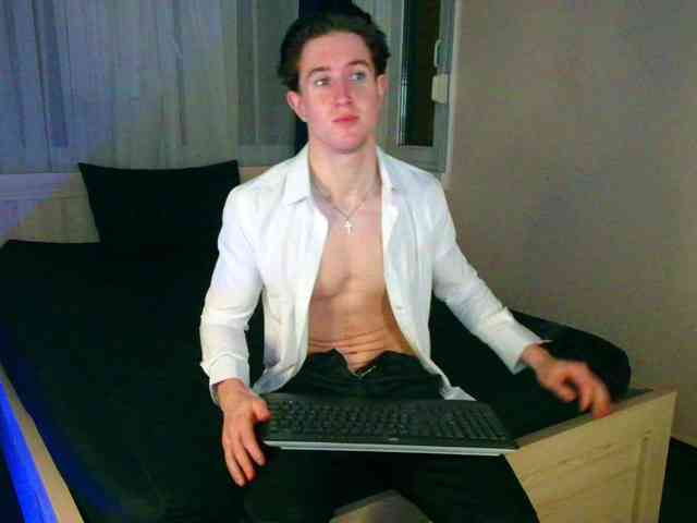 JustChrisHere Sex Cam Show