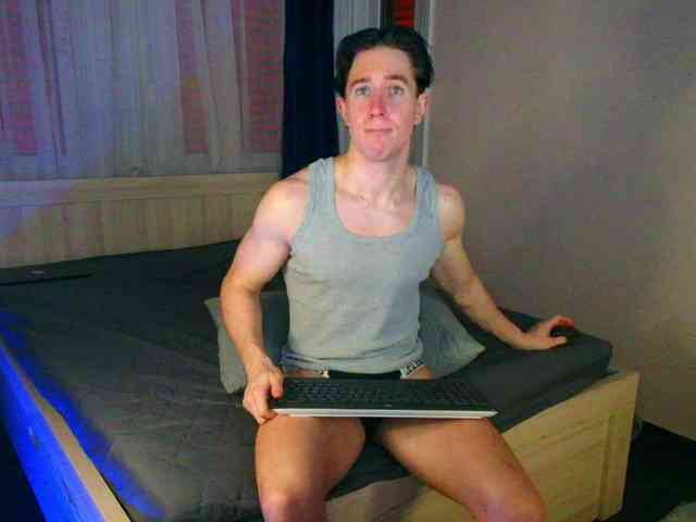 JustChrisHere Live Webcam on BongaCams