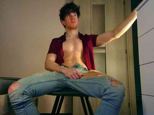 JustChrisHere Sex Cam Show