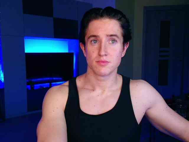 JustChrisHere Live Webcam on BongaCams