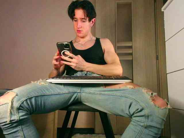 JustChrisHere Sex Cam Show