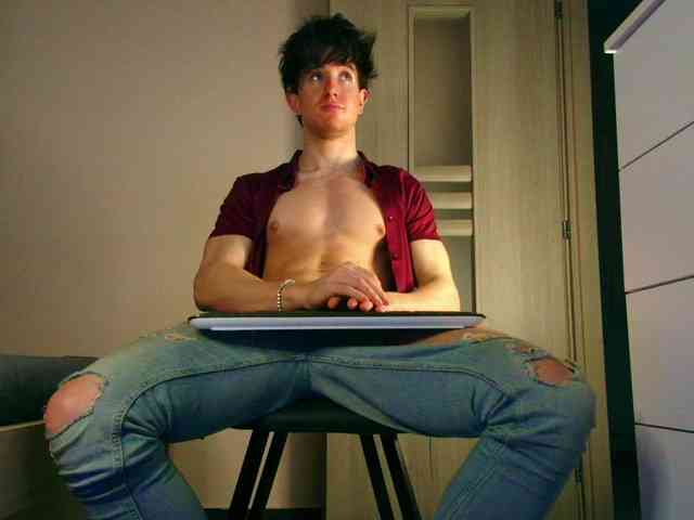 JustChrisHere Sex Cam Show