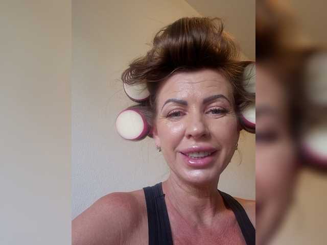 MiaHot live cam on BongaCams