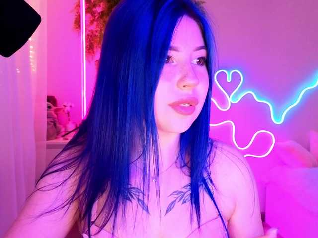 LadyAlis webcam