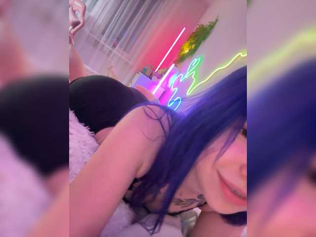 LadyAlis webcam