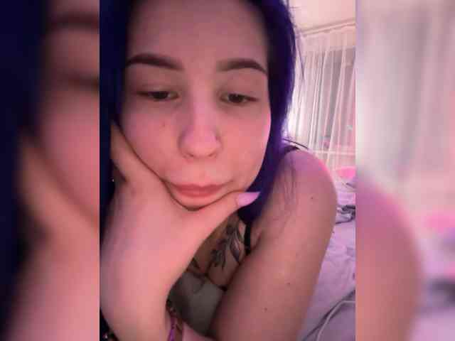 LadyAlis webcam