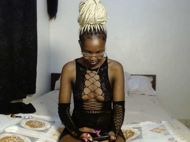 Wildsmile254 webcam bongacams model stream image