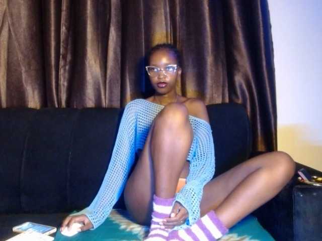 Wildsmile254 live cam on BongaCams
