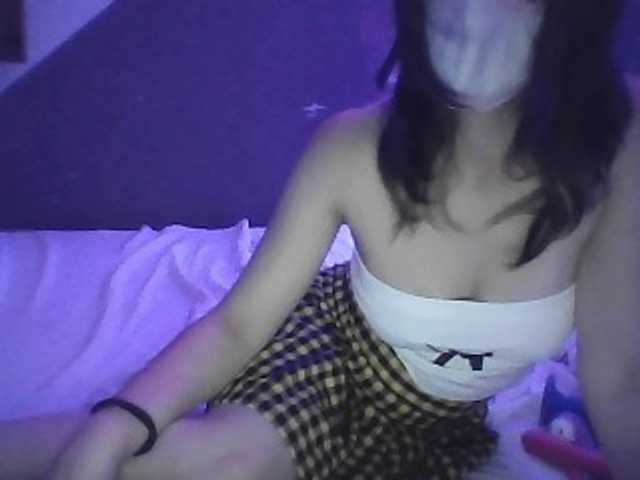 FeetyFreak live cam on BongaCams