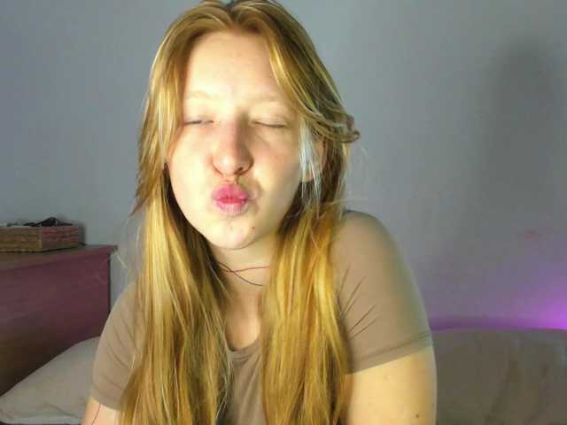 FoxieKiss live cam on BongaCams