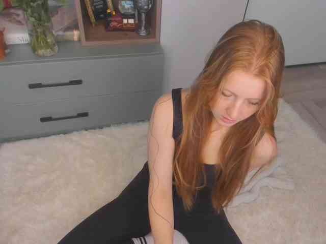 FoxieKiss webcam