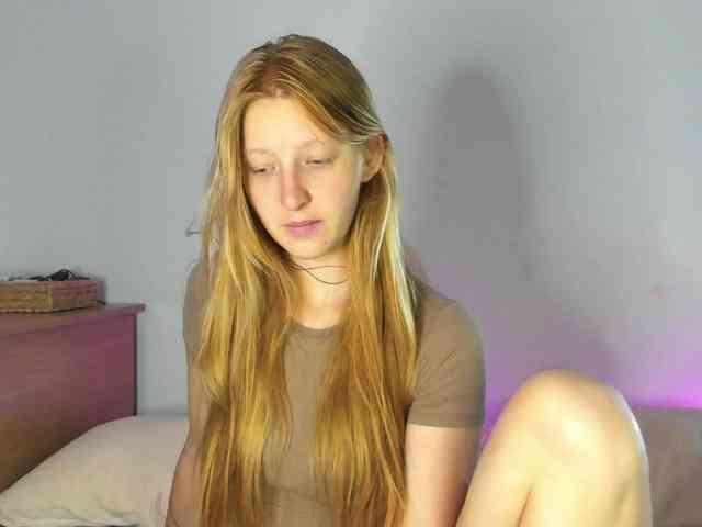 FoxieKiss webcam