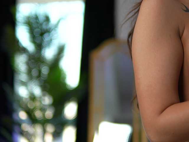 ZenyaNoir live cam on BongaCams