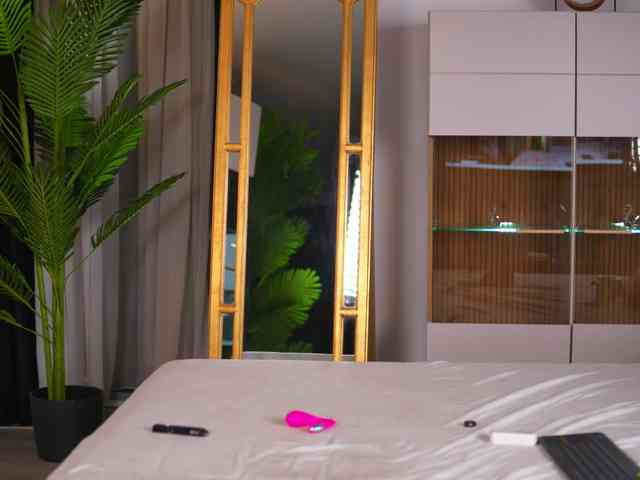ZenyaNoir webcam