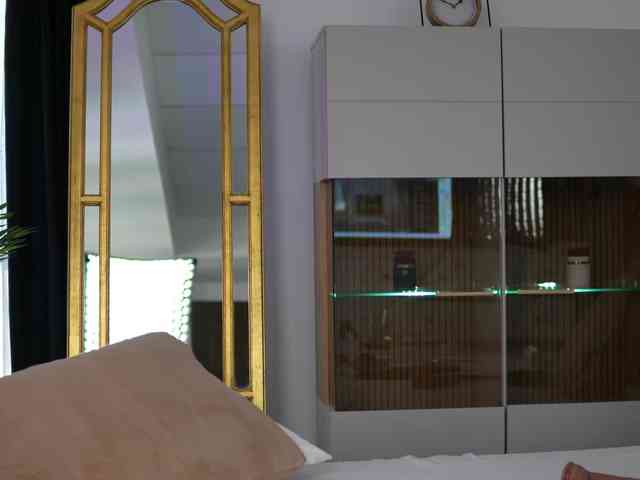 ZenyaNoir webcam