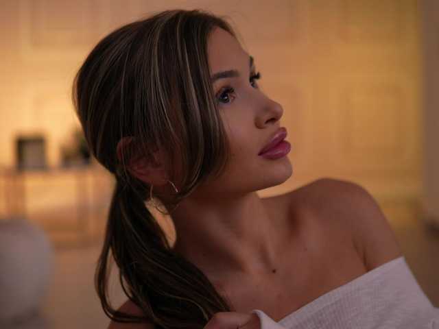 KyssaraPlay's BongaCams show and profile