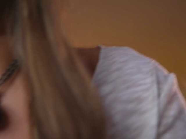 KyssaraPlay live cam on BongaCams