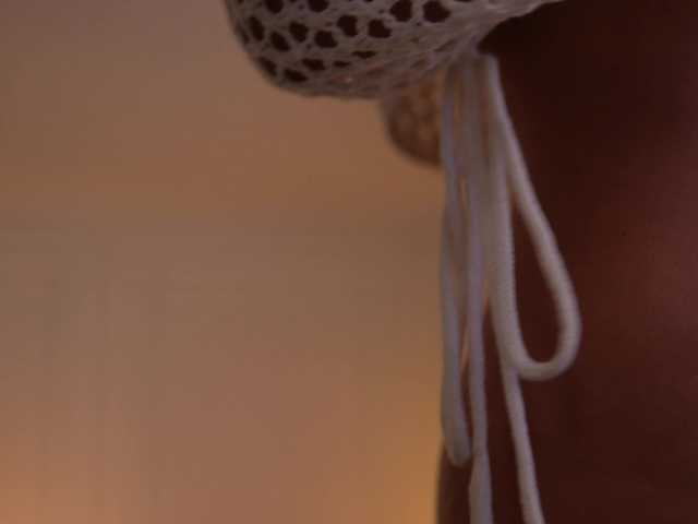 KyssaraPlay's BongaCams show and profile