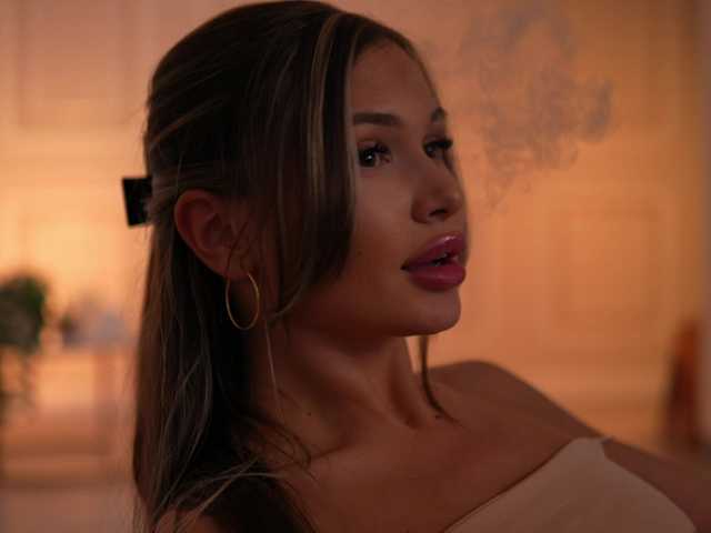 KyssaraPlay's BongaCams show and profile