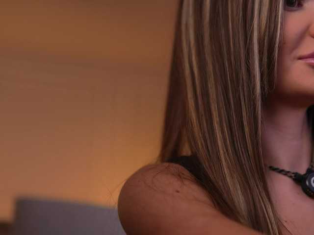 KyssaraPlay live cam on BongaCams
