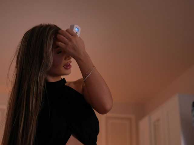 KyssaraPlay's BongaCams show and profile