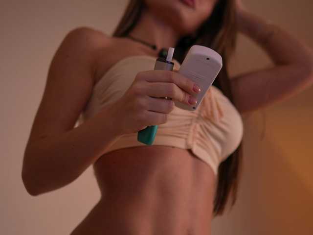 KyssaraPlay live cam on BongaCams