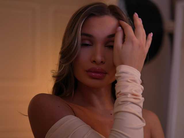 KyssaraPlay's BongaCams show and profile