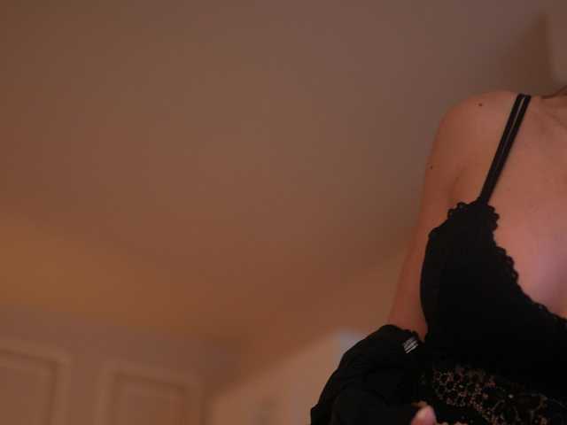 KyssaraPlay live cam on BongaCams