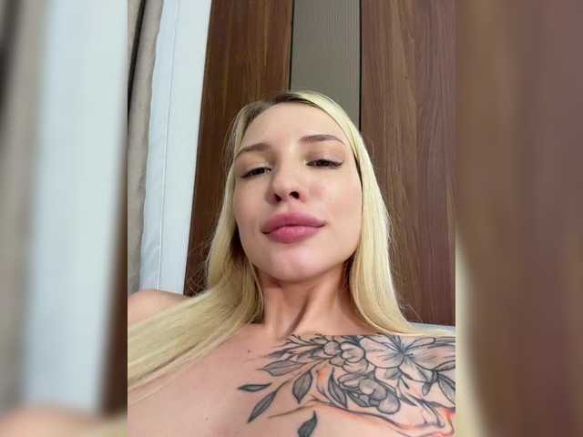EwaBrown live cam preview