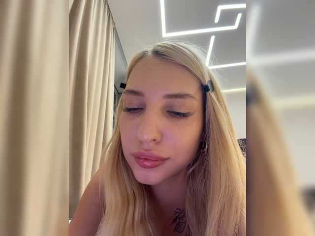 Cristi-Candy live cam