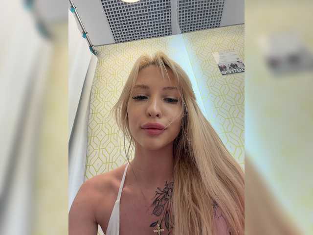 EwaBrown live cam and statistics on UnifiedCams