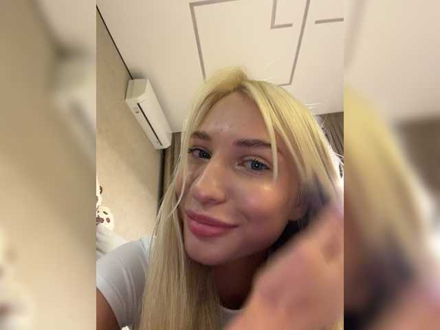 EwaBrown live cam on UnifiedCams
