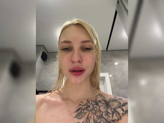 EwaBrown live cam and statistics on UnifiedCams